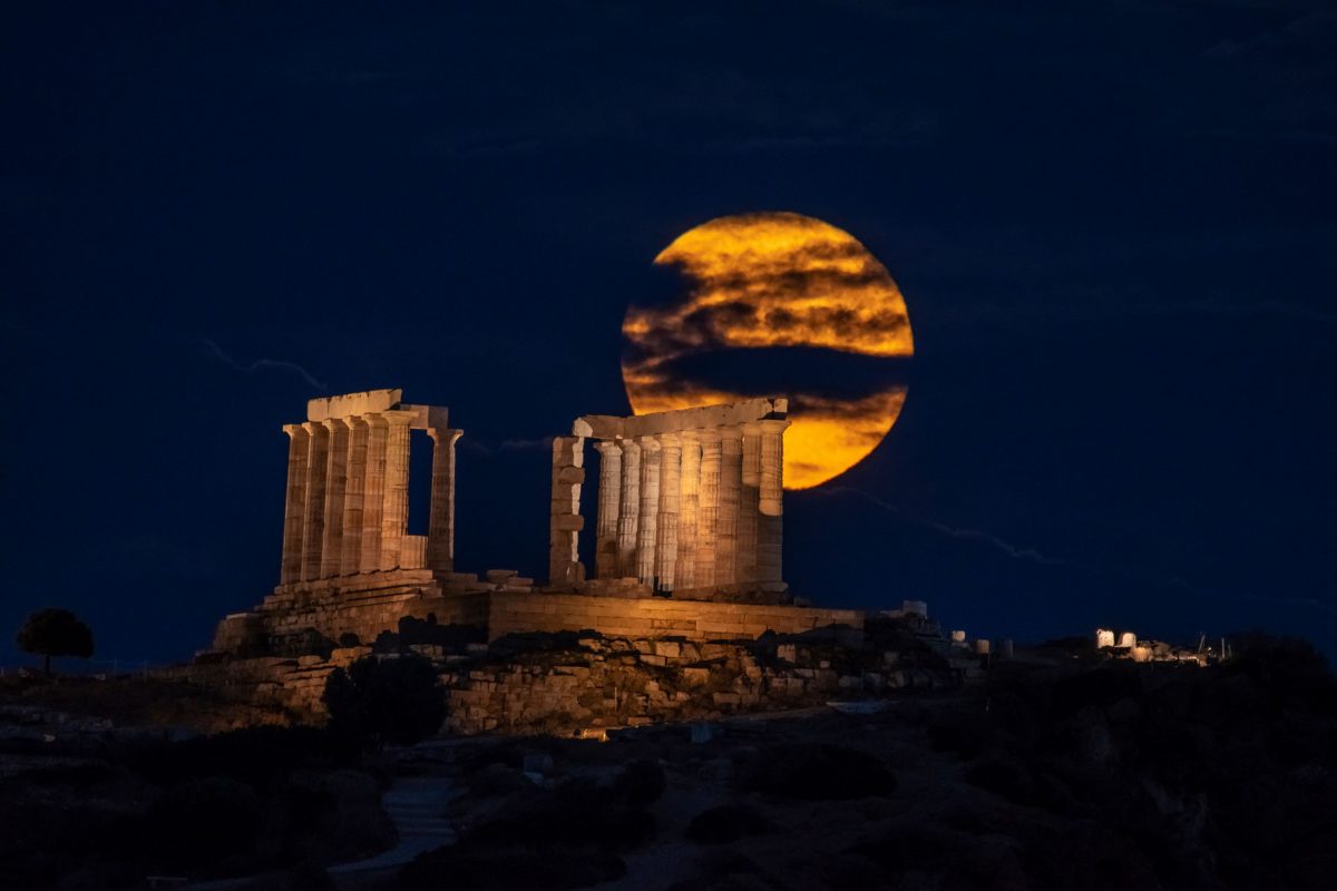 Παραλία Παλαιάς Φώκαιας - Πανσέληνος Αυγούστου στο Σούνιο