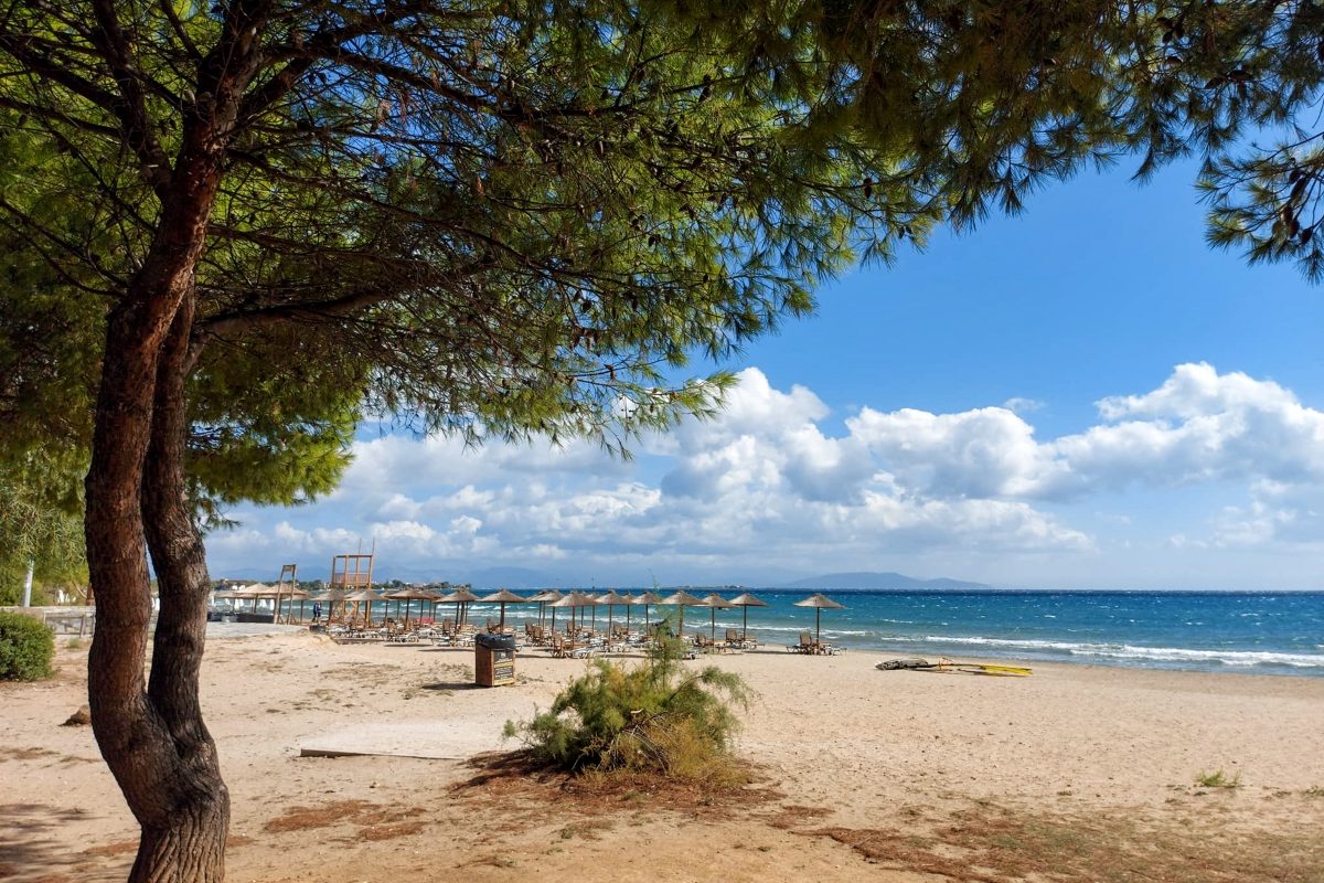 Σπάτα -Ναός Αναστάσεως Χριστού (Εορτή Σταυρού) - Παραλία Αρτέμιδας